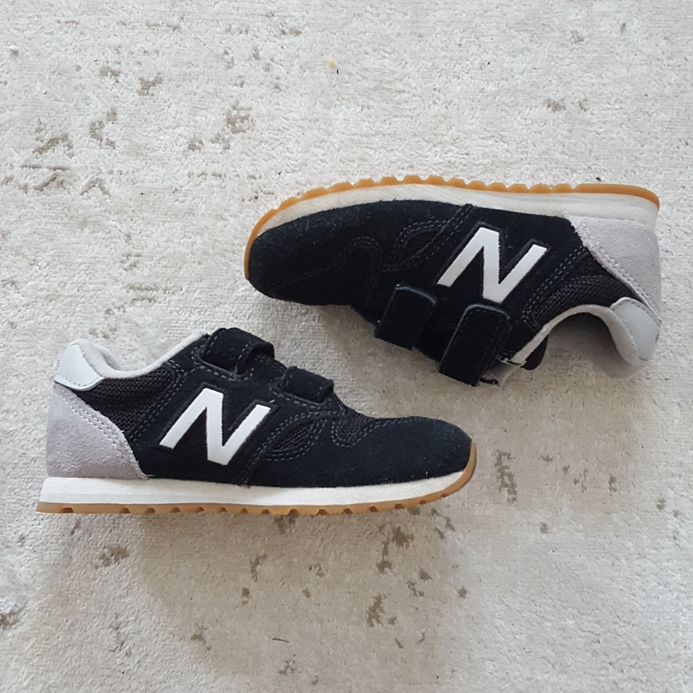 New Balance 025 Kids size 9 EUC